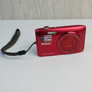 Nikon COOLPIX S3500 20.1MP Compact Digital Camera Raspberry Red - no charger